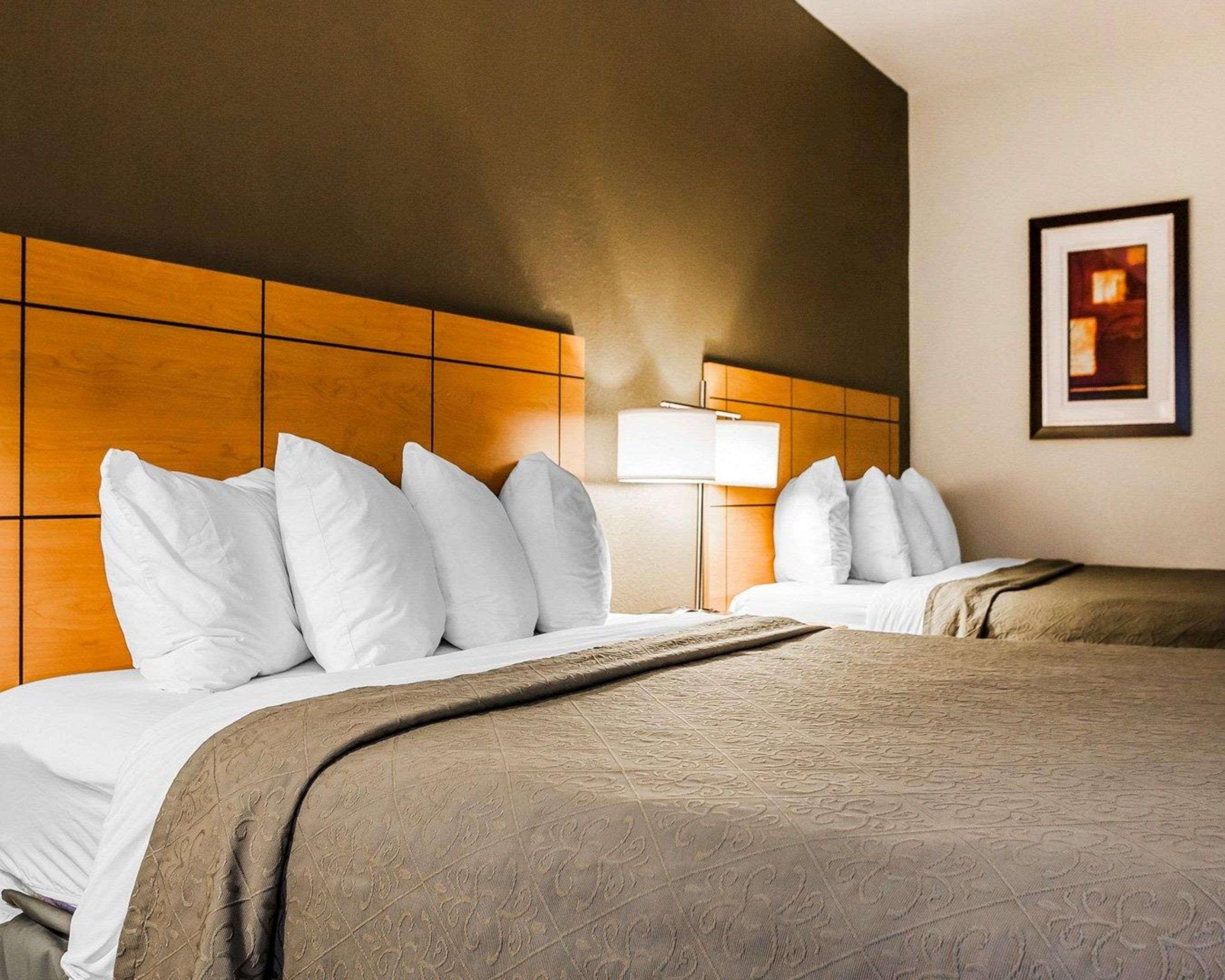 Quality Inn & Suites Des Moines Airport Buitenkant foto