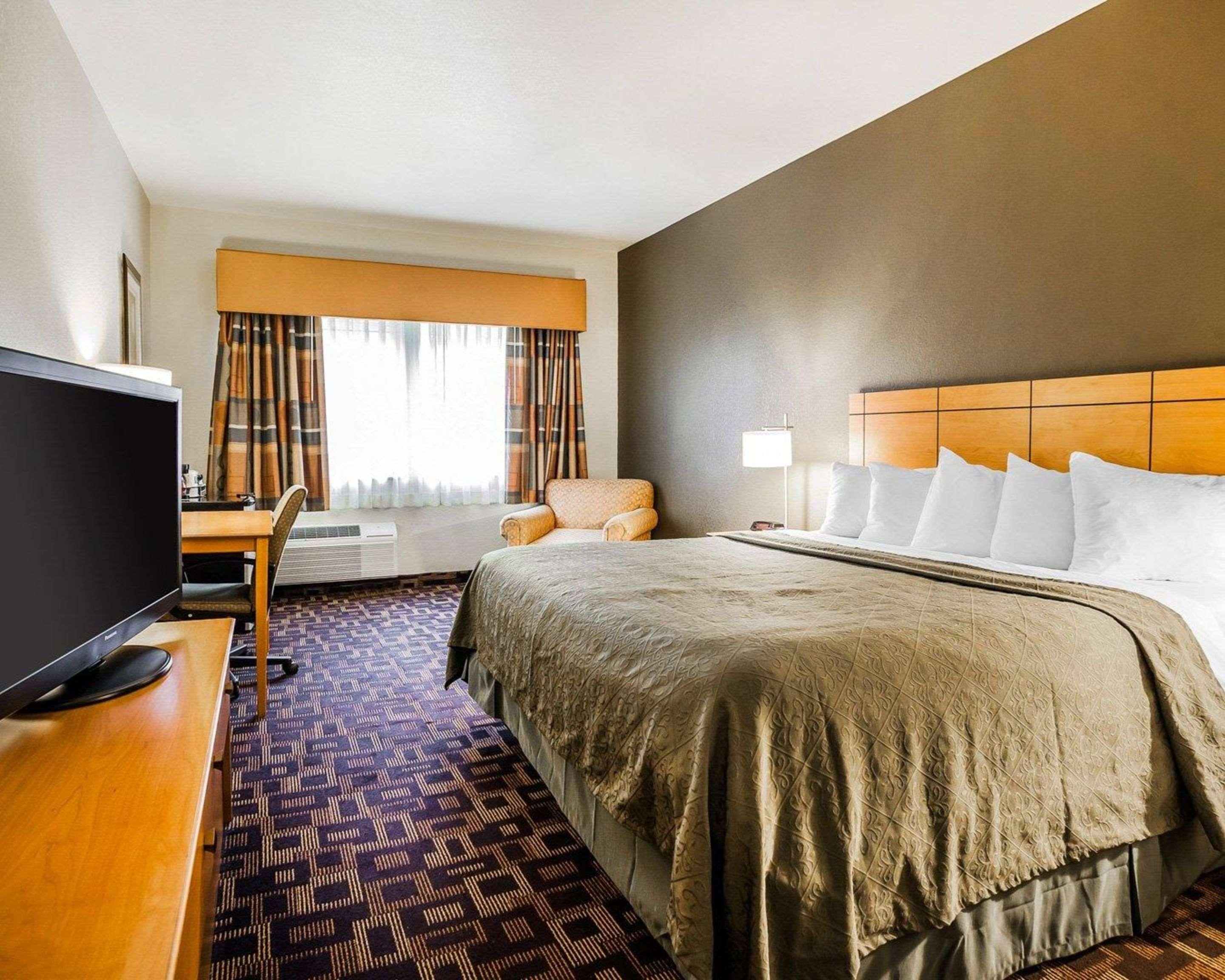Quality Inn & Suites Des Moines Airport Buitenkant foto