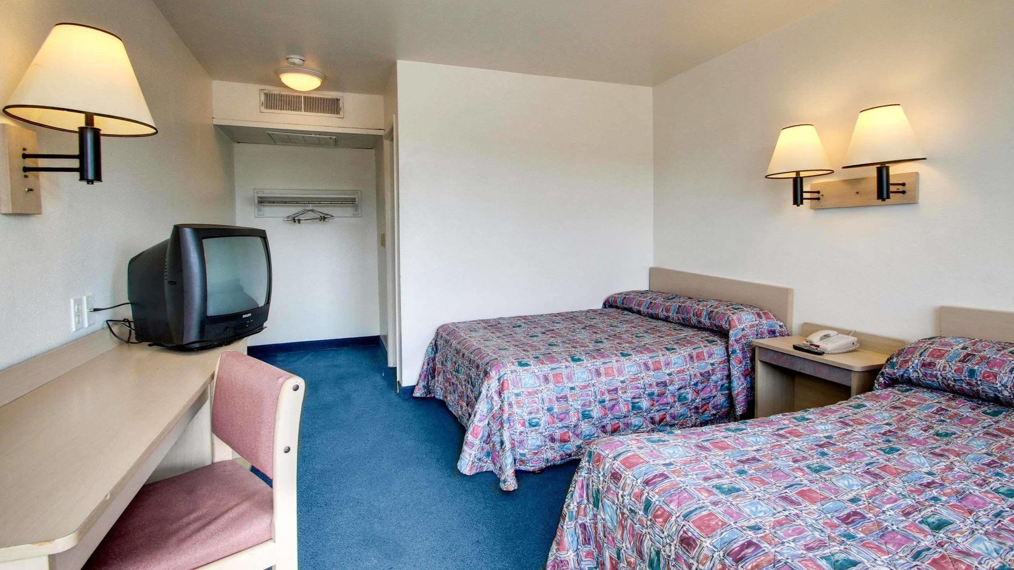 Quality Inn & Suites Des Moines Airport Buitenkant foto